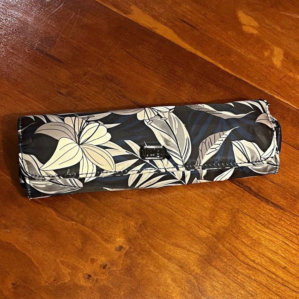 Lug Floral Zip Closure 7-Day Pill Organizer Case, Plastic, Gray/White